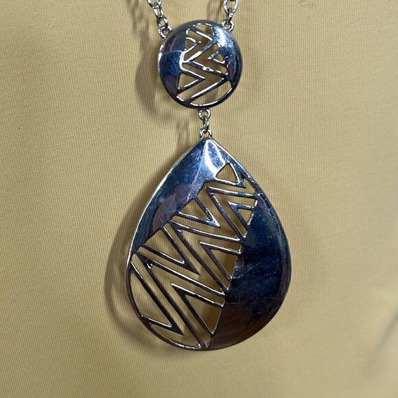 Erica Lyons Necklace and Earrings Silver Tone - Picture 3 of 5